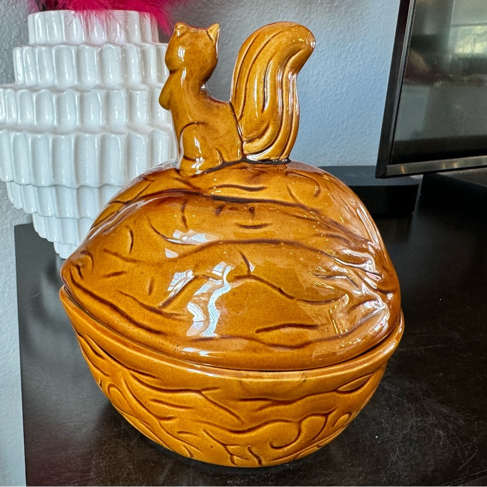 Vintage Ceramic Squirrel Nut Container Bowl - Picture 5 of 11